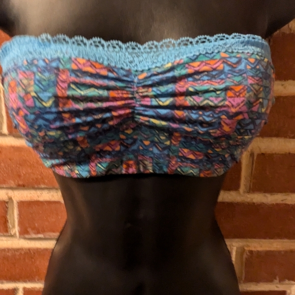 Aerie Strapless Convertible Bra. 34B. Geometric Pattern. - Picture 14 of 16